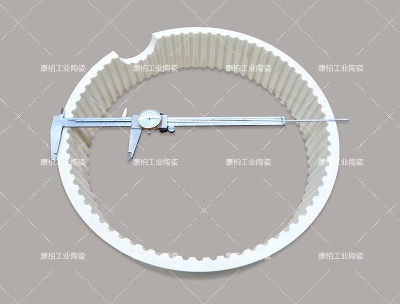 透明氧化鋁陶瓷是完全透明的嗎？會呈現(xiàn)顏色或霧感？?